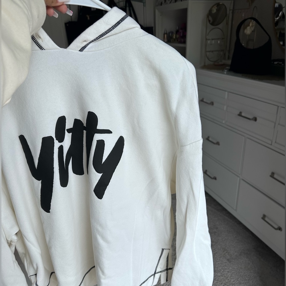 Yitty Sweatshirt